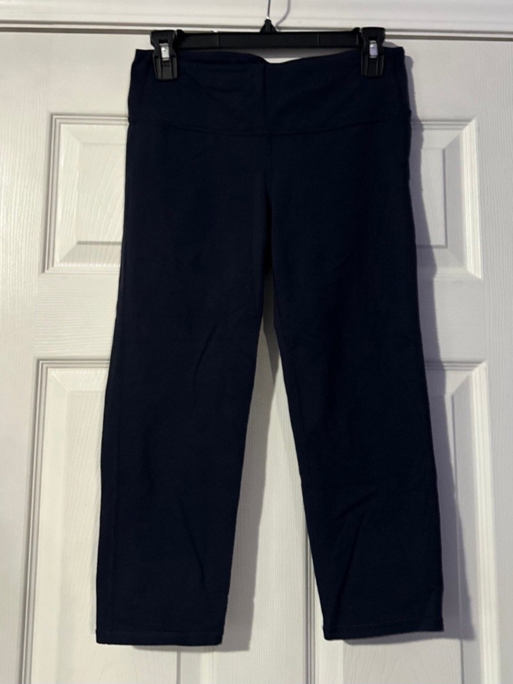 Athleta Navy High-Rise Capri Leggings Are Size M.
